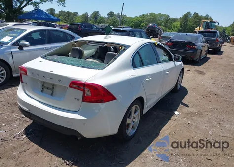 2012 Volvo S60 T5 z USA, uszkodzony, nr VIN YV1622FS1C2056475